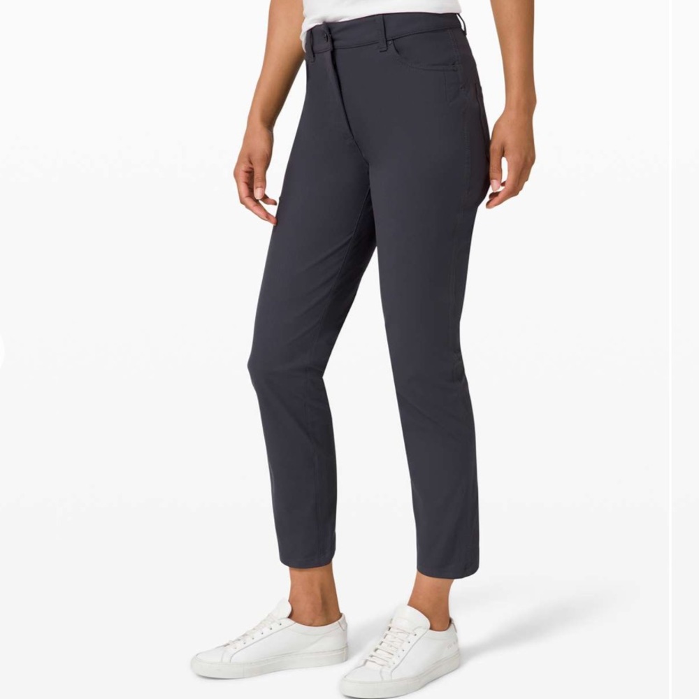 City Sleek 5 Pocket 7/8 Pant
Obsidian size 4